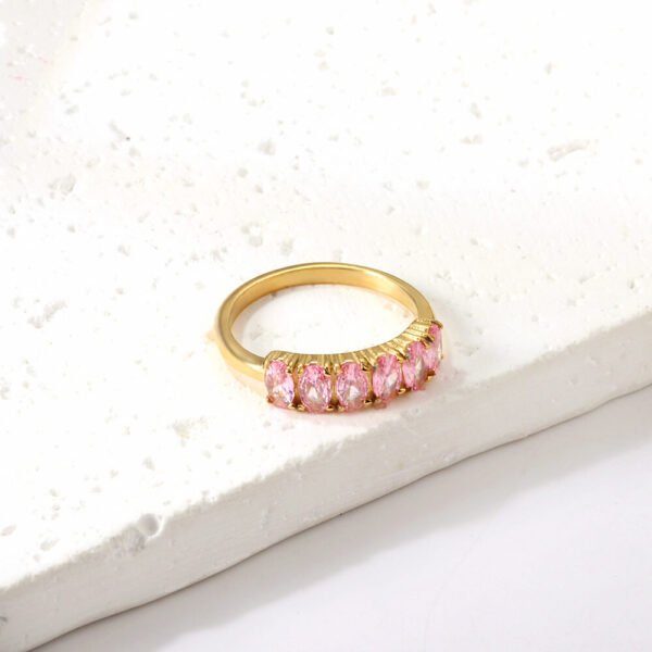Eleganter Zirkonia Ring Damen – Ovaler Edelstahl Ring mit 18K PVD-Vergoldung