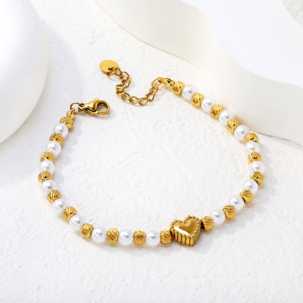 Filigranes Armkettchen für Damen mit Herz und Perlen – 18K PVD vergoldeter Edelstahl