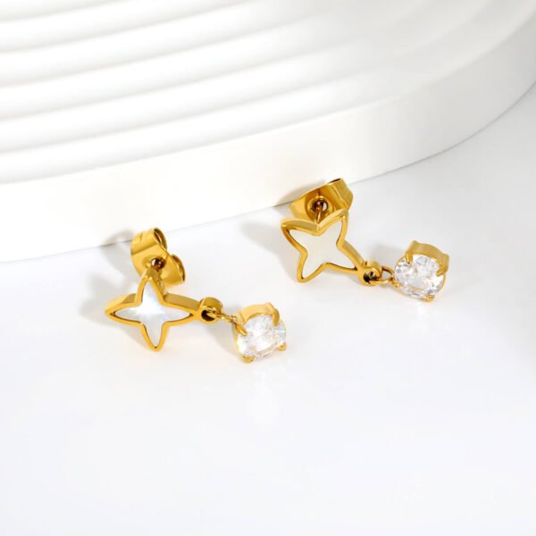 Wasserfestes Schmuckset mit Perlmutt-Stern und Zirkonia – Halskette & Ohrstecker aus 18K PVD vergoldetem Edelstahl (3) Wasserfestes Schmuckset mit Perlmutt-Stern und Zirkonia – Halskette & Ohrstecker aus 18K PVD vergoldetem Edelstahl